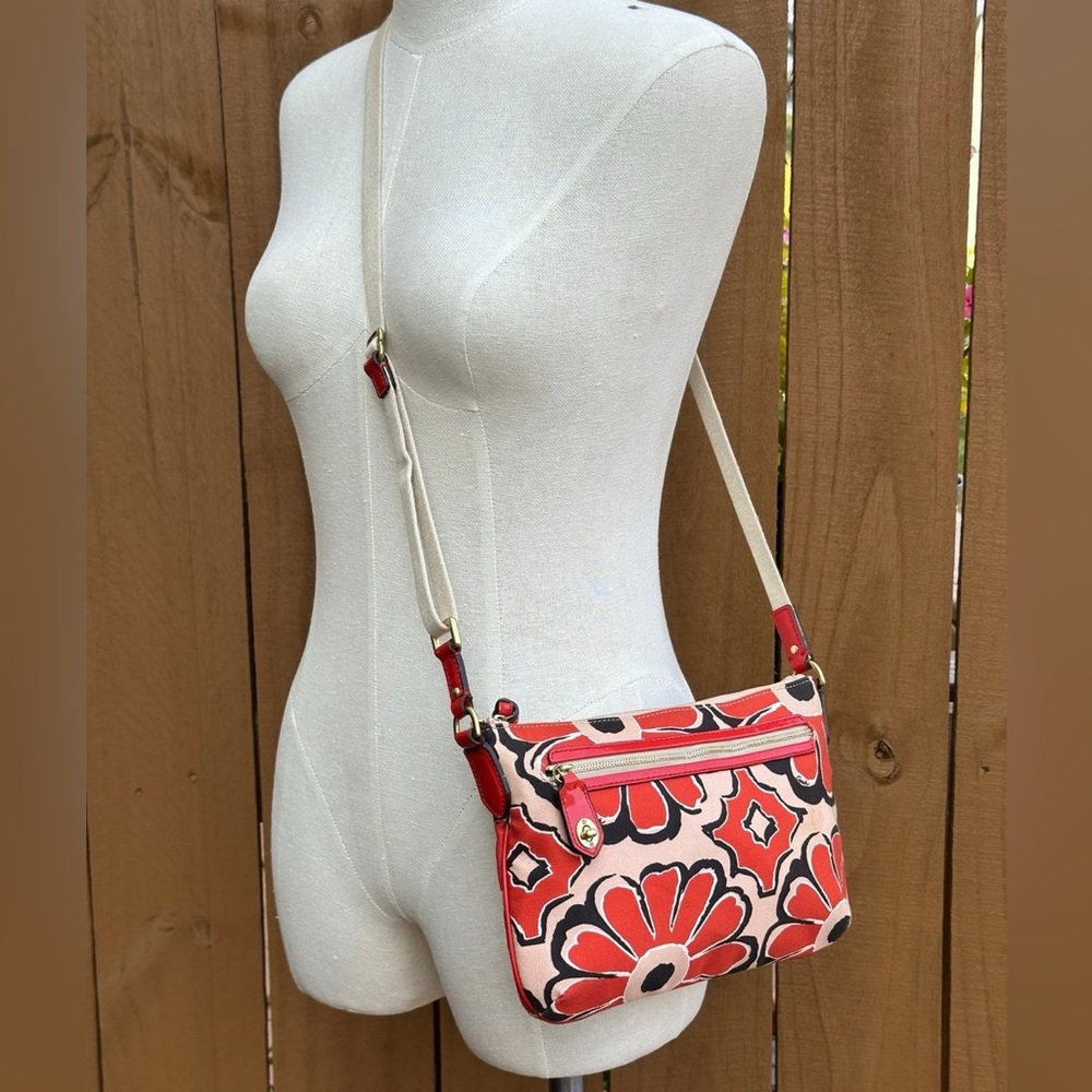 Coach east west crossbody EUC